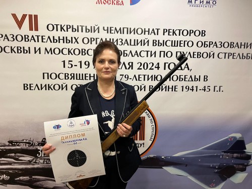 Ректор Альфинур Галиакберова приняла участие в VII Открытом чемпионате ректоров вузов по пулевой стрельбе 